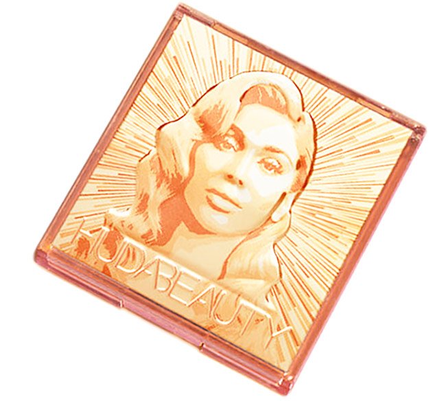 Huda Beauty Glow Obsessions Highlighter Palette in Light - Review and Swatches Huda Beauty Glow Obsessions Highlighter Palette in Light - Review and Swatches