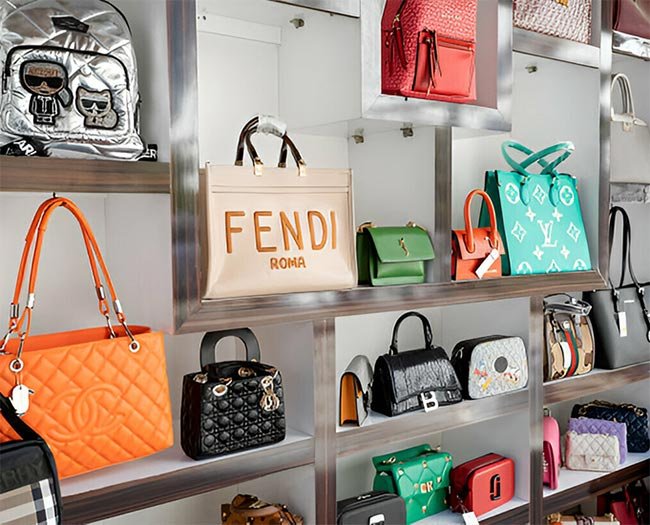 The Elegance of Italian Handbags: A Journey Through Time and Style The Elegance of Italian Handbags: A Journey Through Time and Style